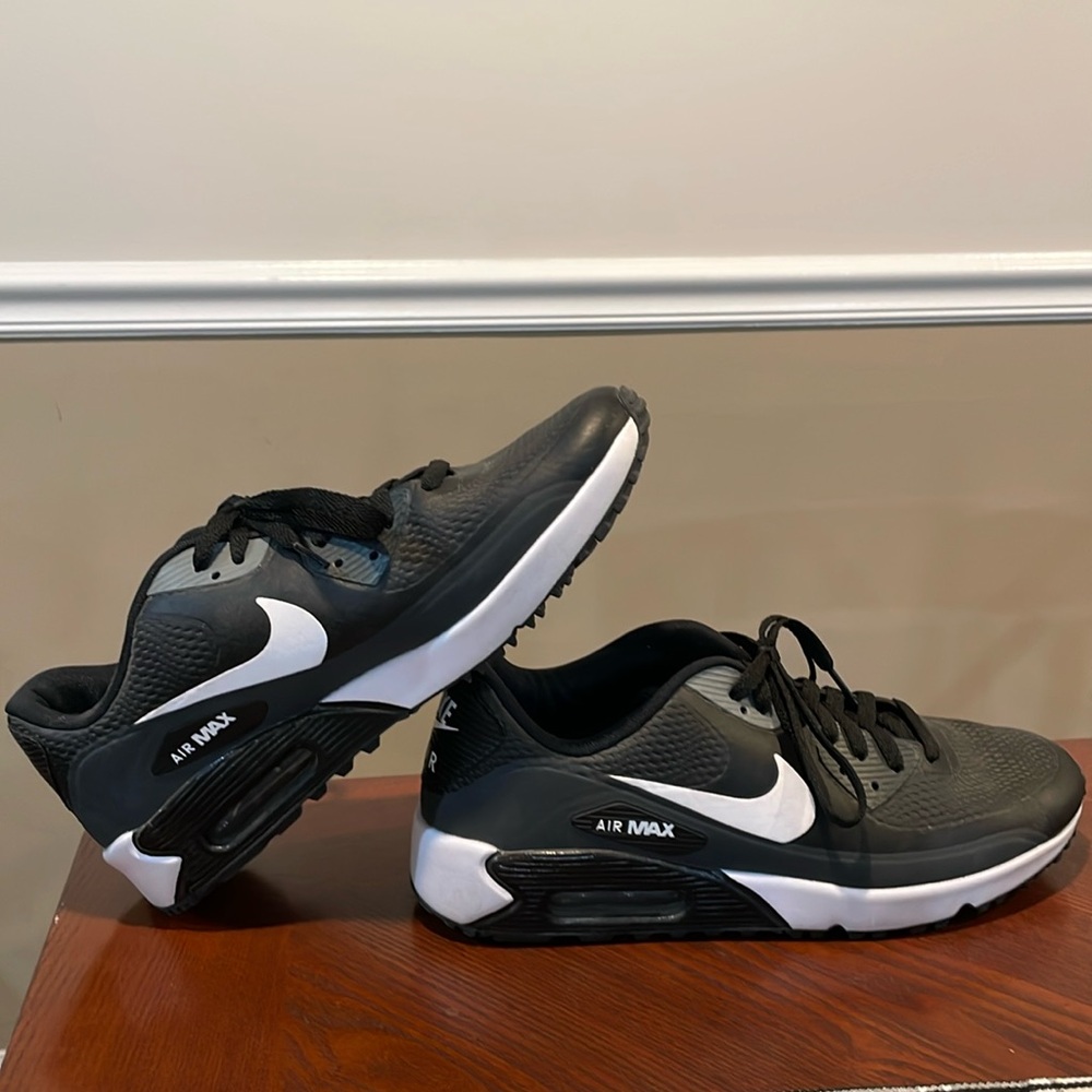 NIKE AIR MAX MENS SHOES
SIZE 11.5